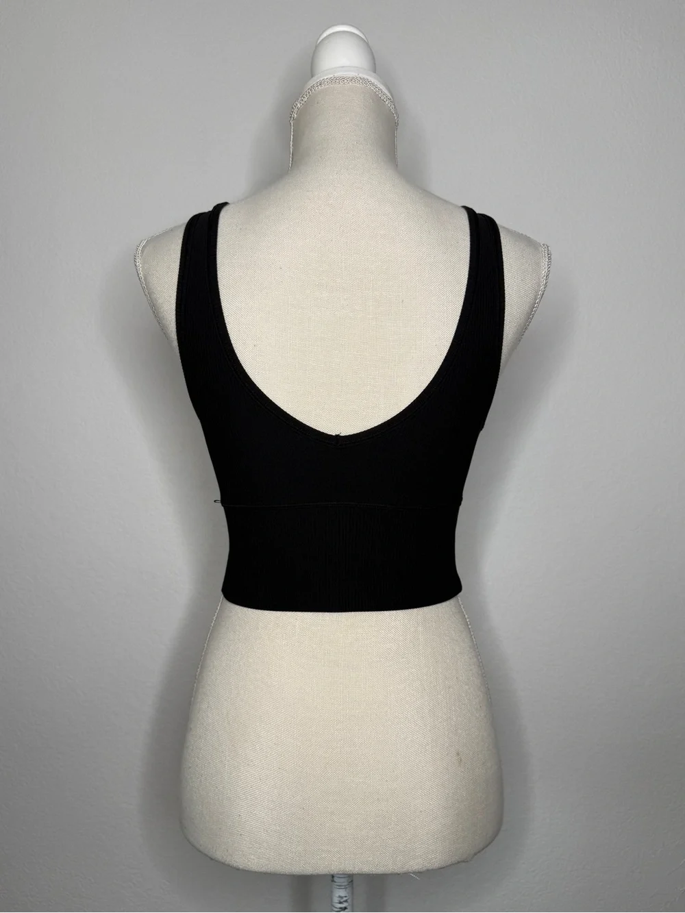 Lululemon Tank Ribbed Power Pivot Black Cropped High Neck Size 4